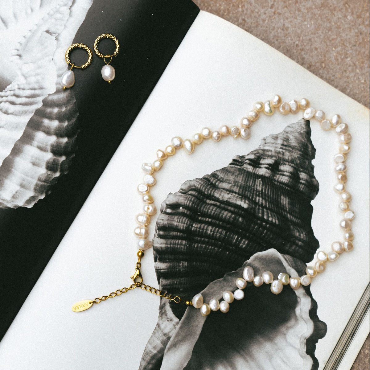 Organic Shape Pearl Choker