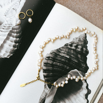 Organic Shape Pearl Choker