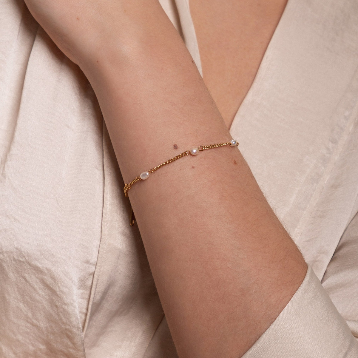 Dainty Pearl Station Bracelet
